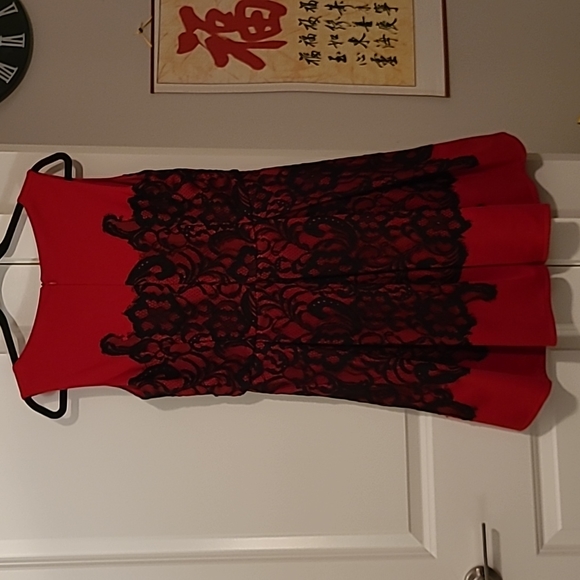 Le Chateau lace dress - Picture 3 of 3